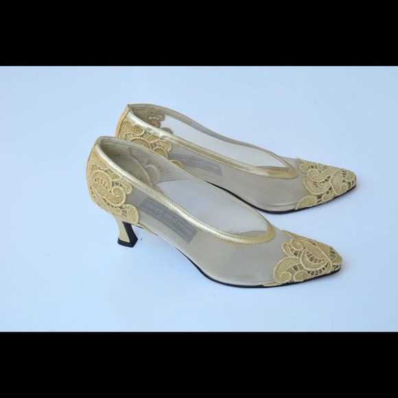 Stuart Weitzman lace pumps - Picture 5 of 8